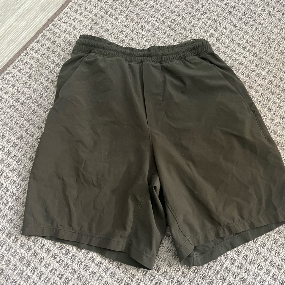 Lululemon Men’s linerless pace breaker shorts. Size small in army green
